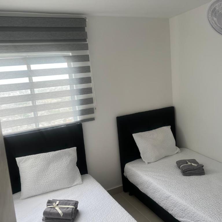 Spacious Flat with stunning Views Great Location - Apartment - 3