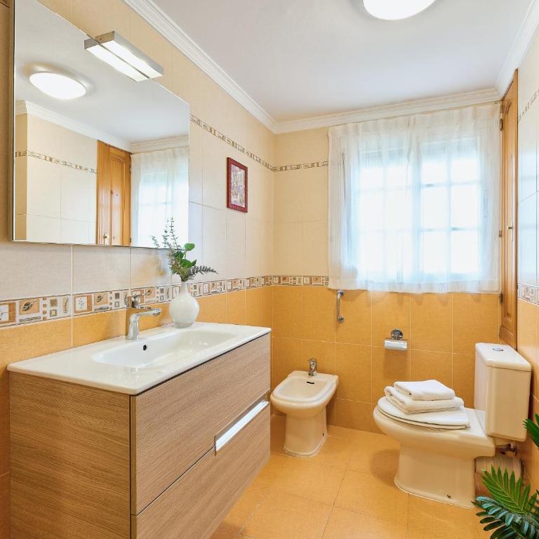 La Roca - Three-Bedroom Apartment - 44