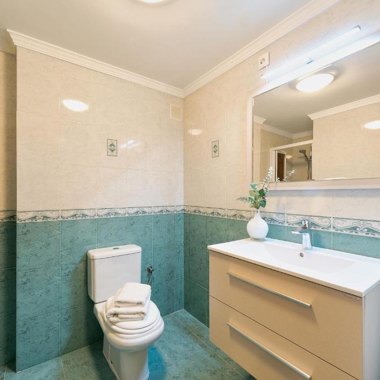 La Roca - Three-Bedroom Apartment - 46
