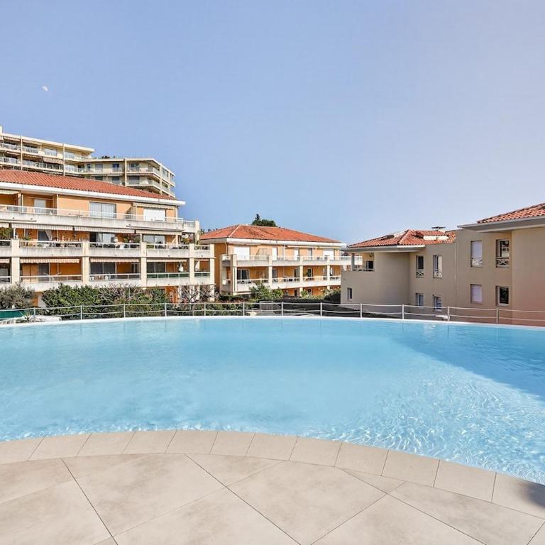 3BR flat with sea view balcony - Pool & Parking - Appartement 3 Chambres - 3