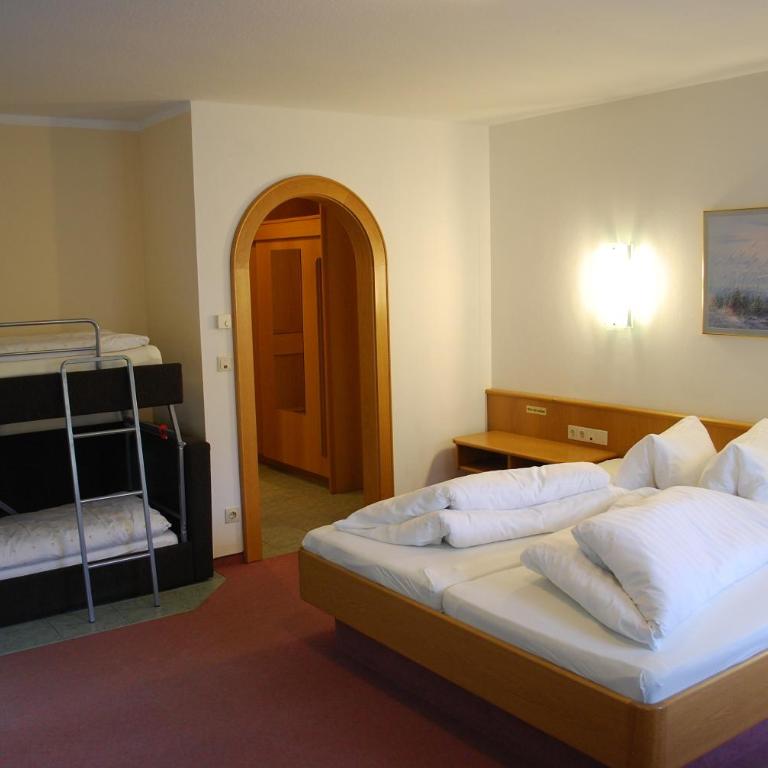 Alpengasthof Götschenalm - Familienzimmer (2 Erwachsene + 2 Kinder) - 10