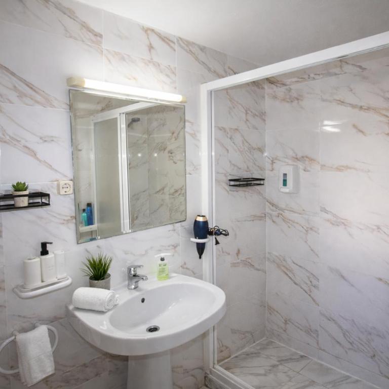 Romana Pool & Beach - PET FRIENDLY - Albert Villas - Apartment with Pool View - 11