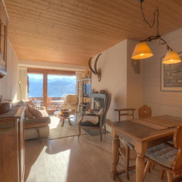 Appartement Gemeaux 204 sur la place du Village a Anzere avec vue sur les Alpes - Apartment - 1