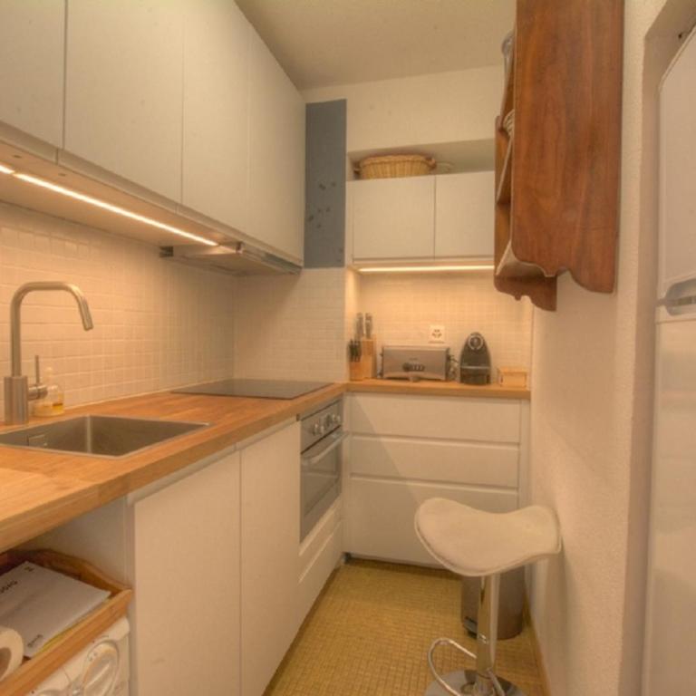 Appartement Gemeaux 204 sur la place du Village a Anzere avec vue sur les Alpes - Apartment - 5