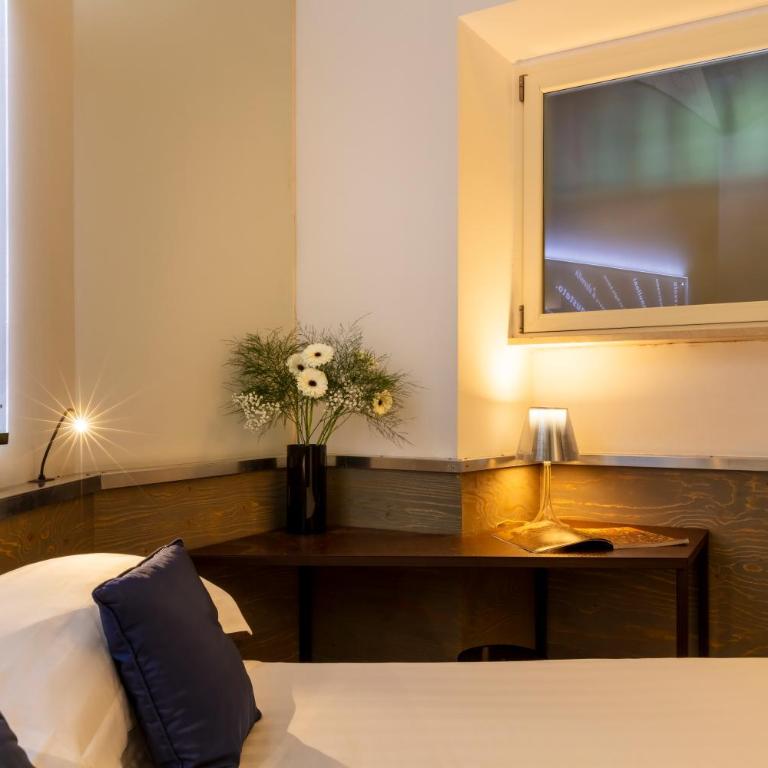 Hotel La Rovere - Standard Design-Doppel- oder Zweibettzimmer mit hohem Fenster - 4