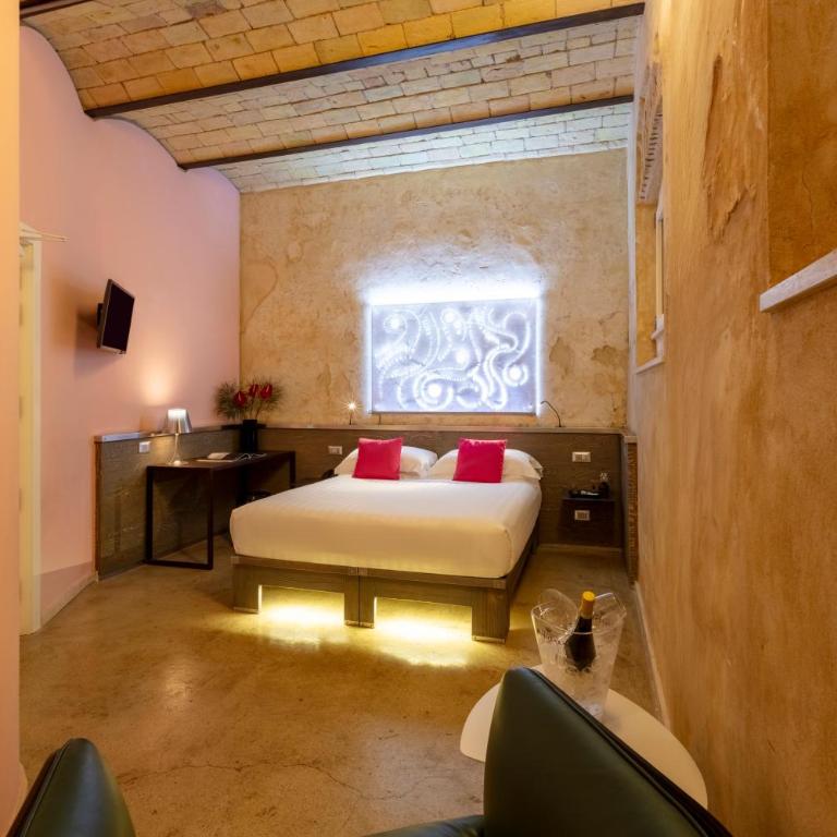 Hotel La Rovere - Standard Design-Doppel- oder Zweibettzimmer mit hohem Fenster - 12