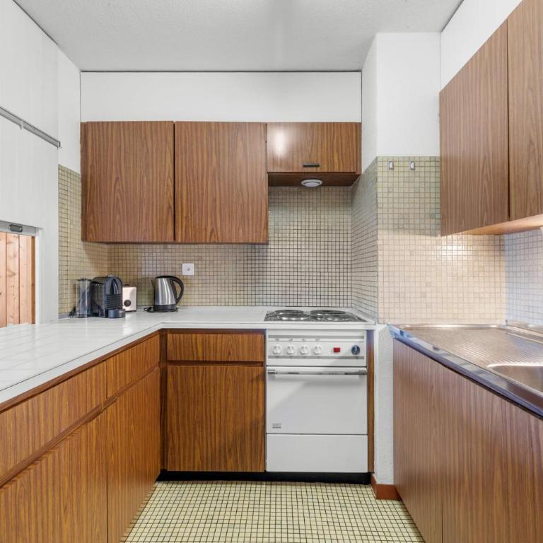 Appartement Sagittaire 202, sur la place du Village a Anzere - Apartment - 5