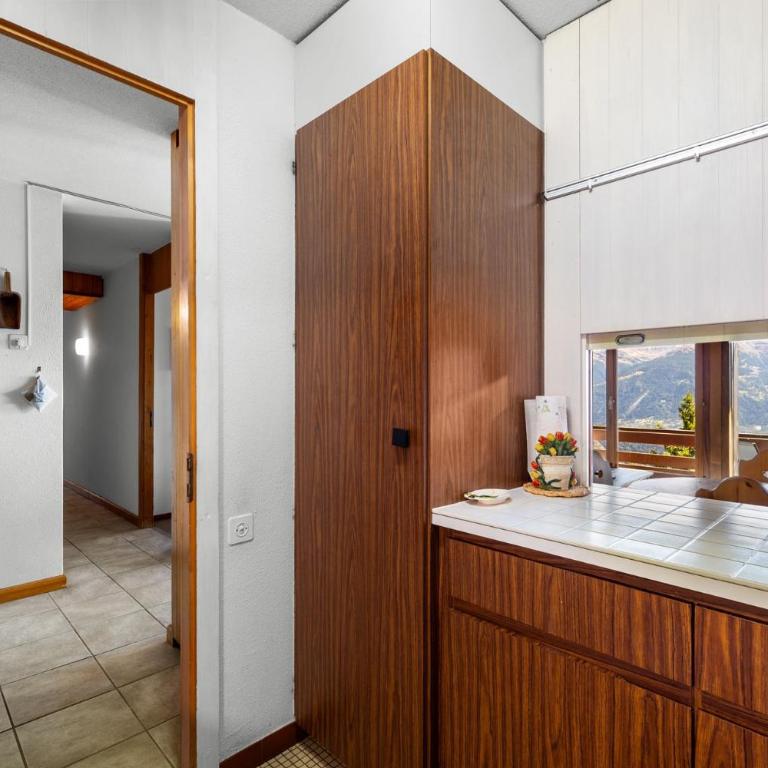 Appartement Sagittaire 202, sur la place du Village a Anzere - Apartment - 10