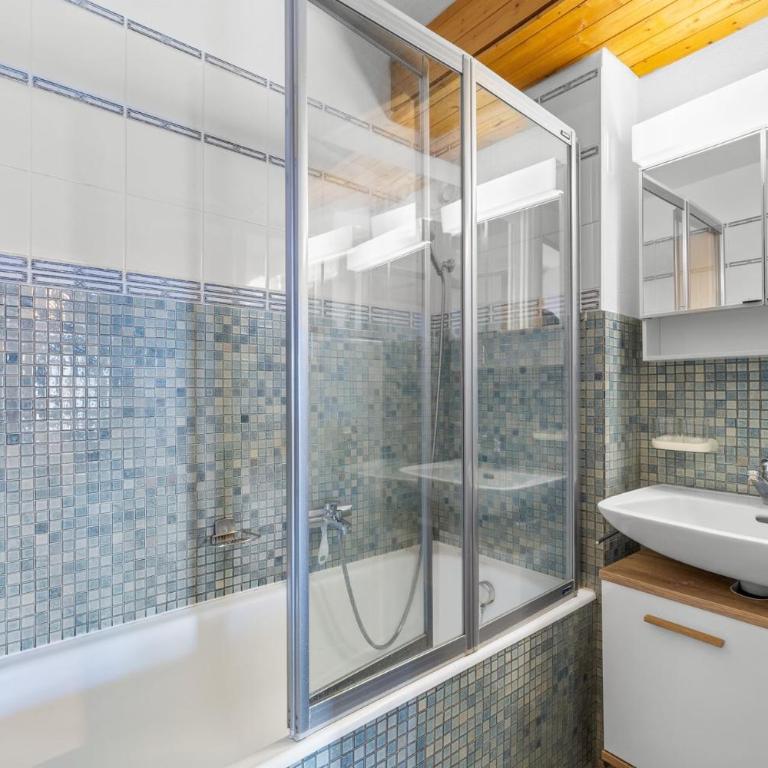 Appartement Sagittaire 202, sur la place du Village a Anzere - Apartment - 24