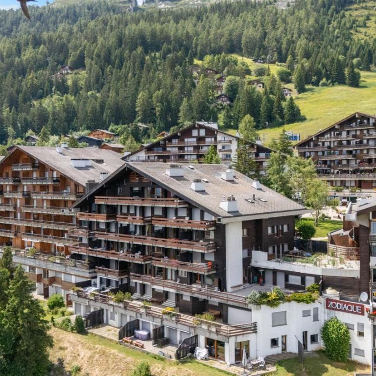 Appartement Sagittaire 202, sur la place du Village a Anzere - Apartment - 37