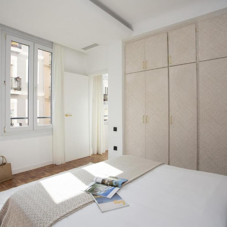 Denia II Boutique Apartment in Ruzafa - Three-Bedroom Apartment - 24