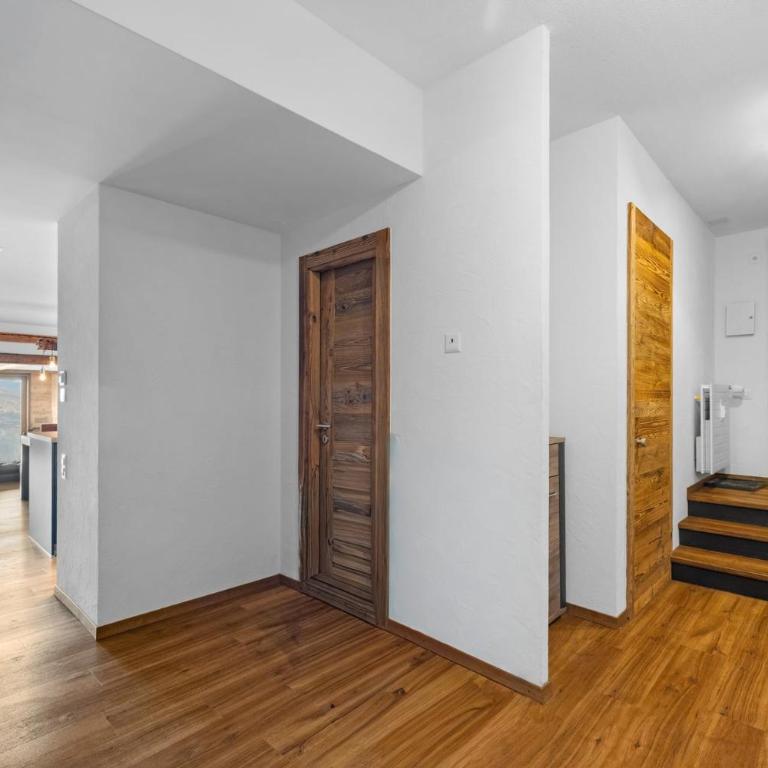 Sagittaire T06 sur la place du village a Anzere avec vue sur les Alpes - Apartment - 26