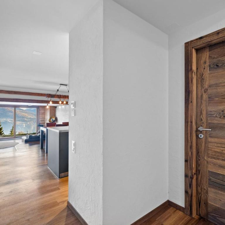 Sagittaire T06 sur la place du village a Anzere avec vue sur les Alpes - Apartment - 32