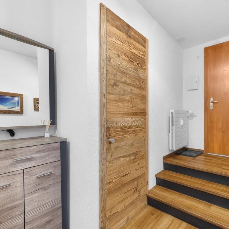 Sagittaire T06 sur la place du village a Anzere avec vue sur les Alpes - Apartment - 31