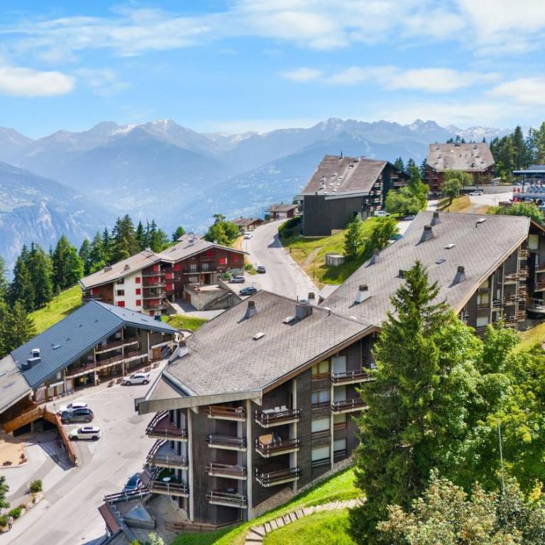 Emeraudes 404A pres de la telecabine a Anzere avec vue sur les Alpes - Apartment - 34
