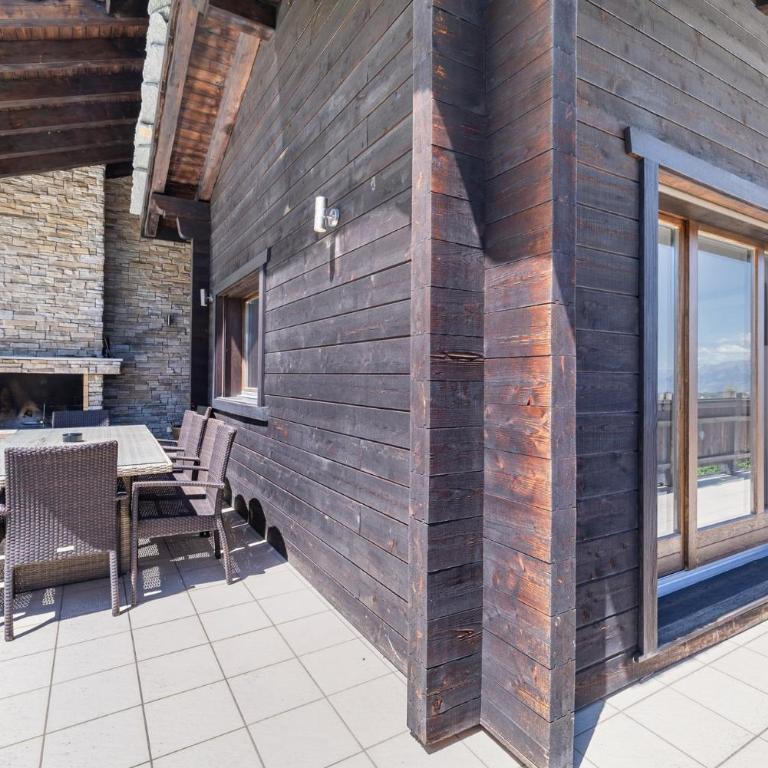 Chalet Noir pres de la telecabine a Anzere - Chalet - 74