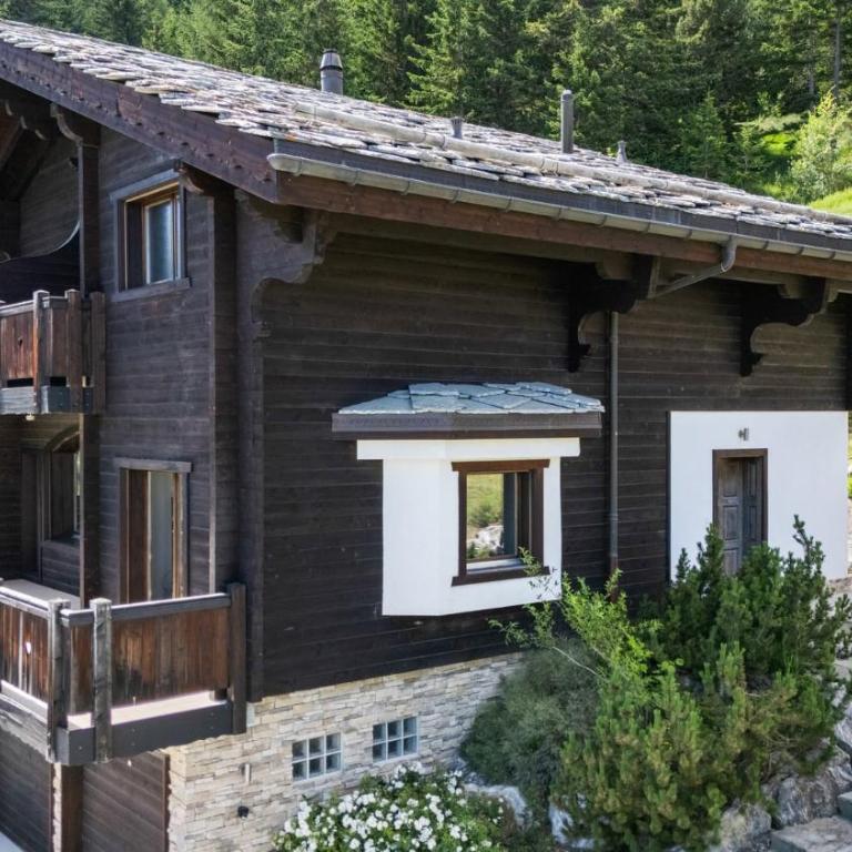 Chalet Noir pres de la telecabine a Anzere - Chalet - 75
