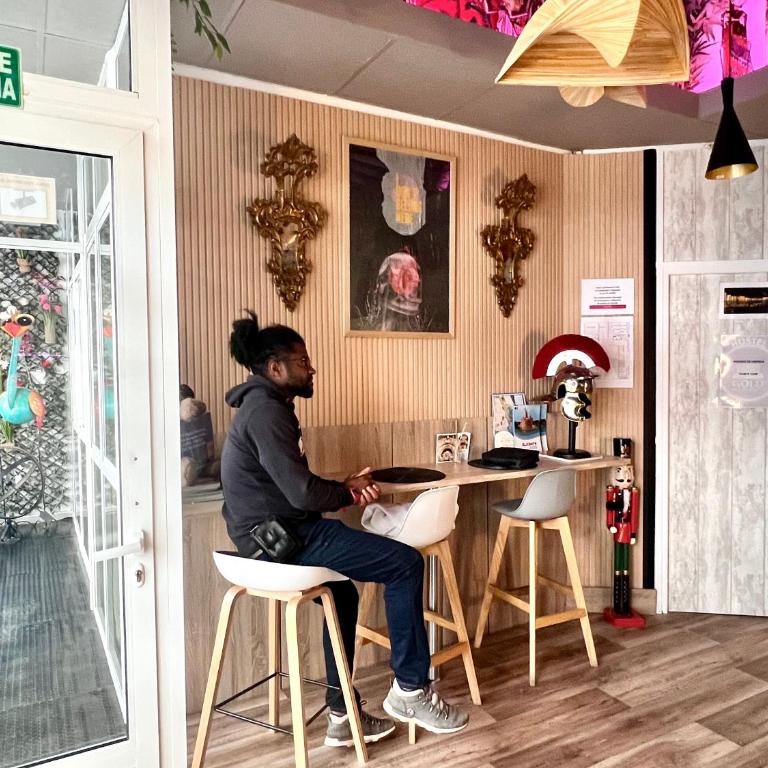 HOSTEL Pepper-Gold -STEP-FREE ENTRANCE -car- free Space-no nois-3 minutes from Port -BED ROOMS 8 GUEST 55 M2 AND 8 GUEST 65 M2 - Bunk Bed in Mixed Dormitory Room - 46