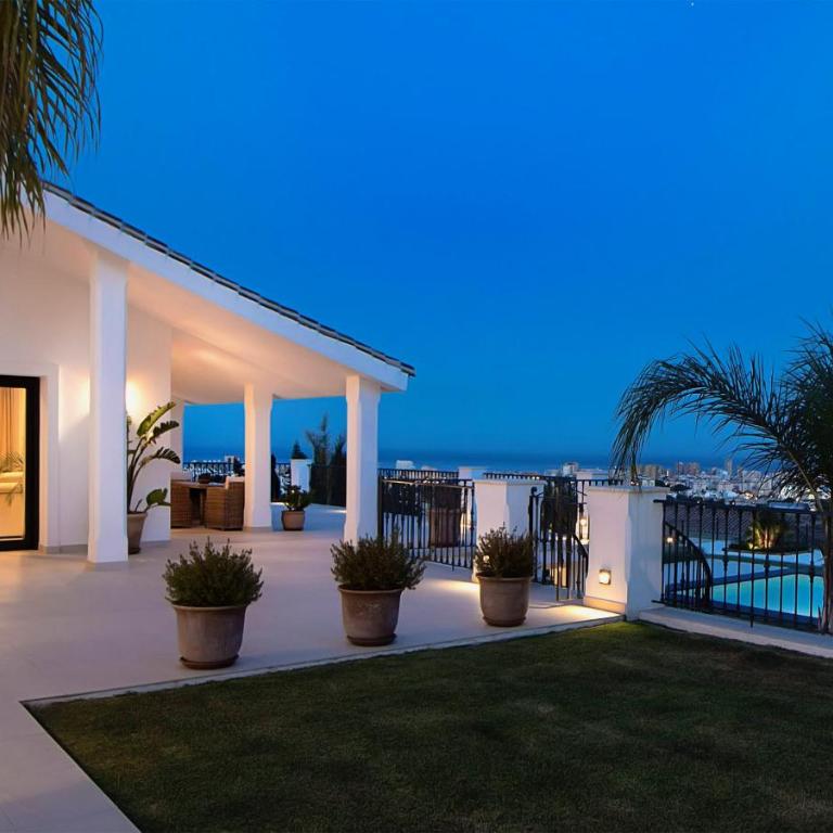Villa with pool and stunning 180 degrees view - Villa - 1