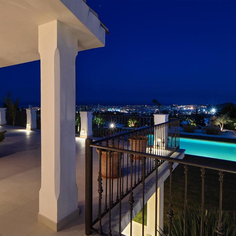 Villa with pool and stunning 180 degrees view - Villa - 77