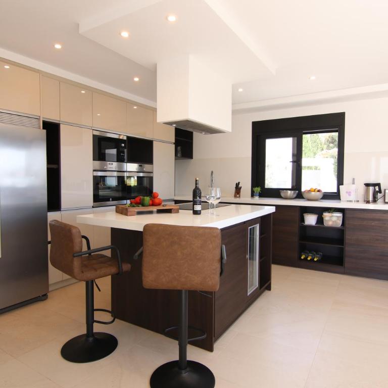 Villa with pool and stunning 180 degrees view - Villa - 25