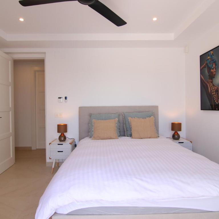 Villa with pool and stunning 180 degrees view - Villa - 33