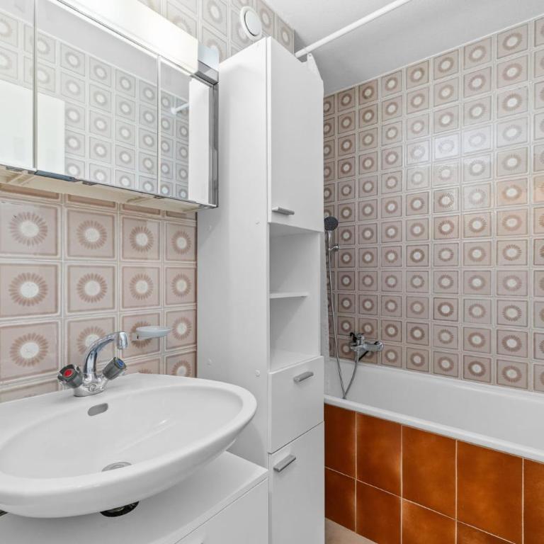 Saphir 104 pres de la telecabine a Anzere - Apartment - 17