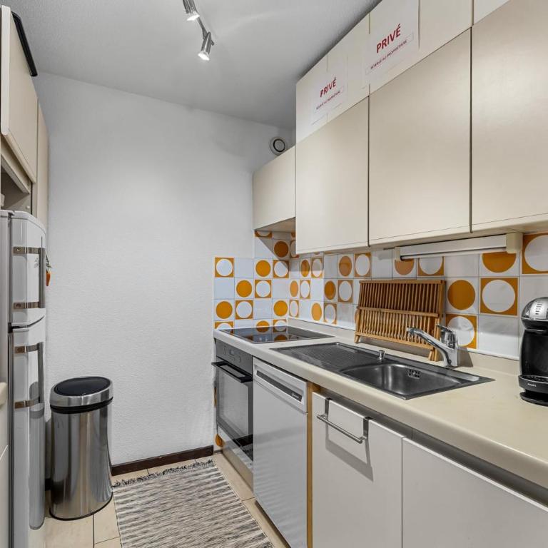 Saphir 404 pres de la telecabine a Anzere avec vue sur les Alpes - Apartment - 16