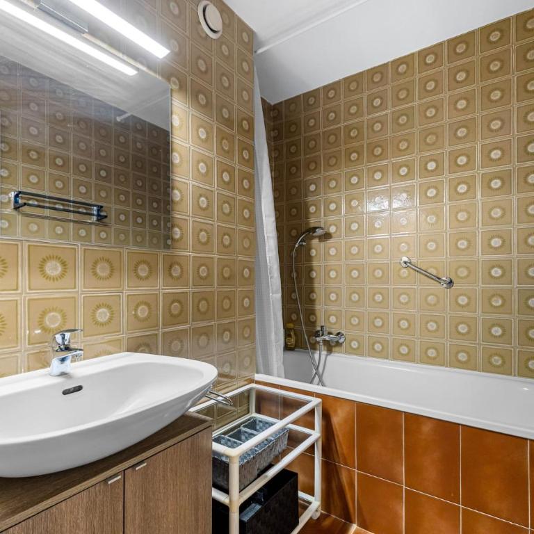 Saphir 404 pres de la telecabine a Anzere avec vue sur les Alpes - Apartment - 32