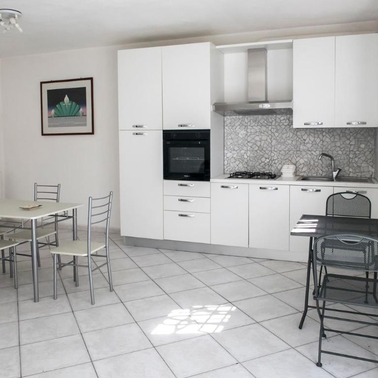 N202 - Numana, ampio bilocale con portico - Appartamento con 1 Camera da Letto - 2