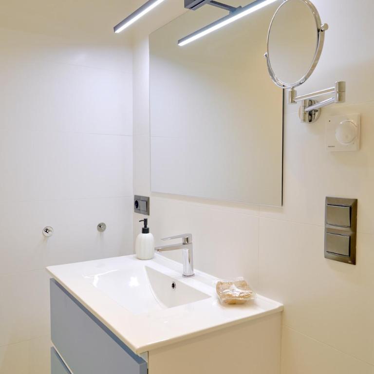Arce I 26 - Beachfront Apartment with Stunning Sea Views & Pool - Apartamento de 2 dormitorios con balcón y vistas al mar - 23