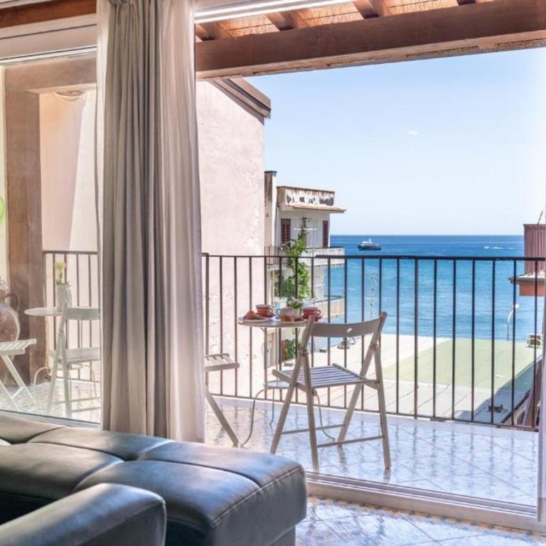 Beach Rooms Naxos - Casa Vacanze con 3 Camere da Letto - 1