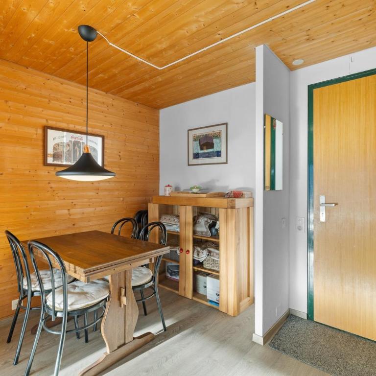 Gemeaux 104 sur la place du village a Anzere - Apartment - 8