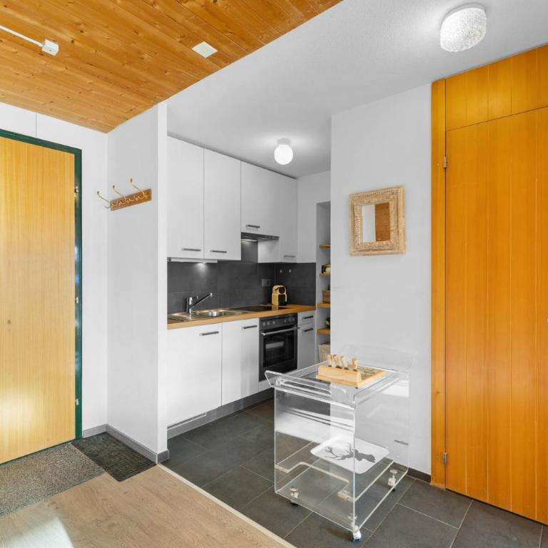 Gemeaux 104 sur la place du village a Anzere - Apartment - 12