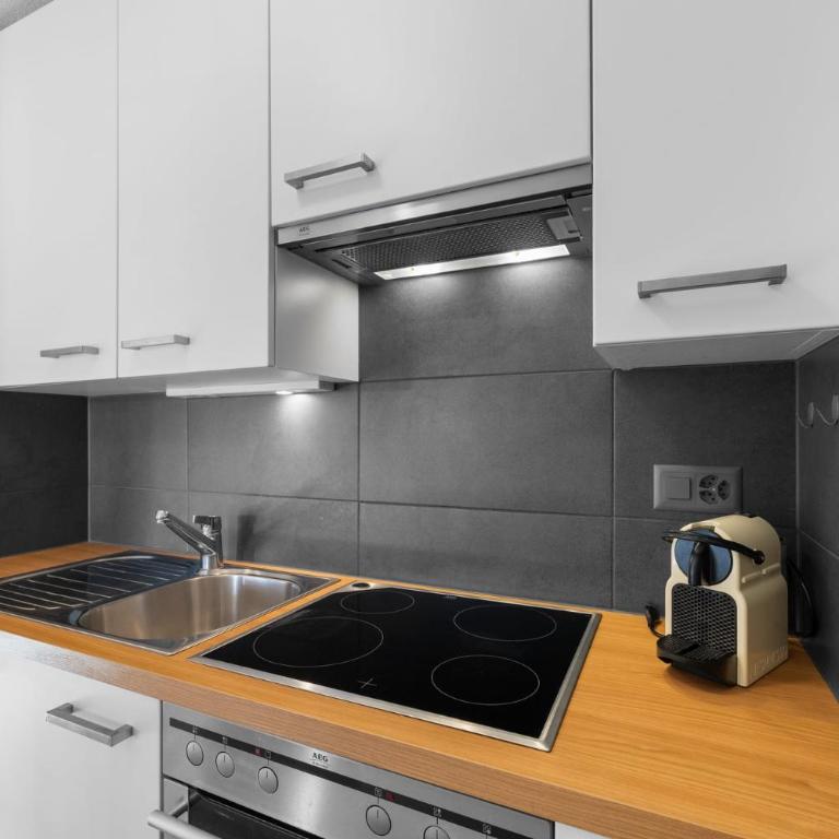 Gemeaux 104 sur la place du village a Anzere - Apartment - 13