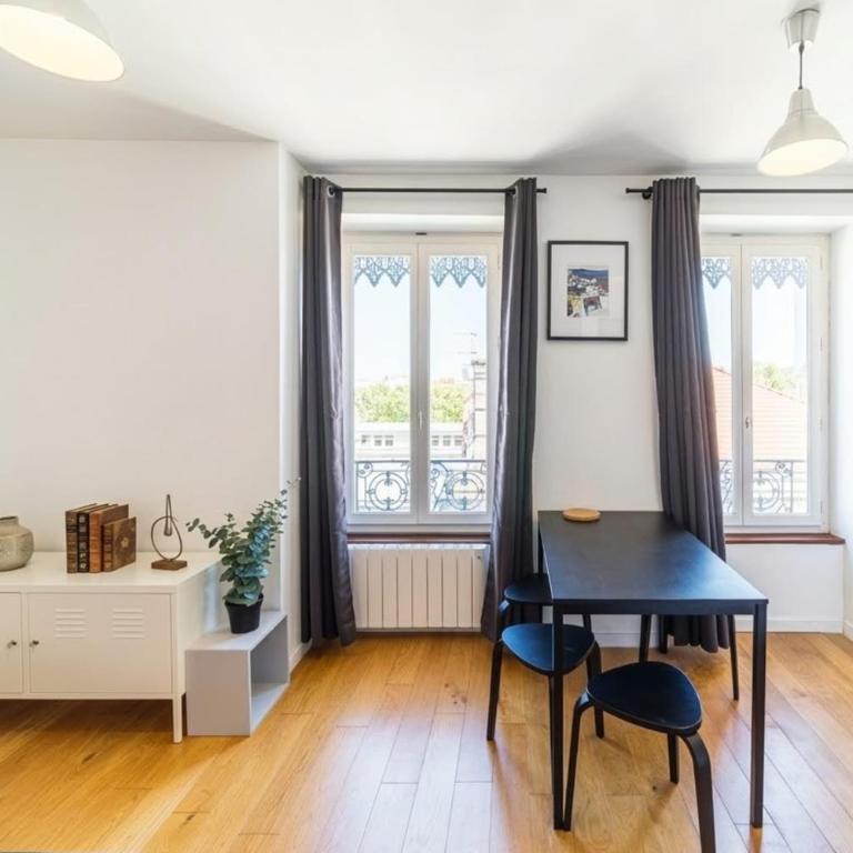 Le Petit Chaponnay - Charming Apartment for 2 near Saxe Gambetta - Apartment - 1