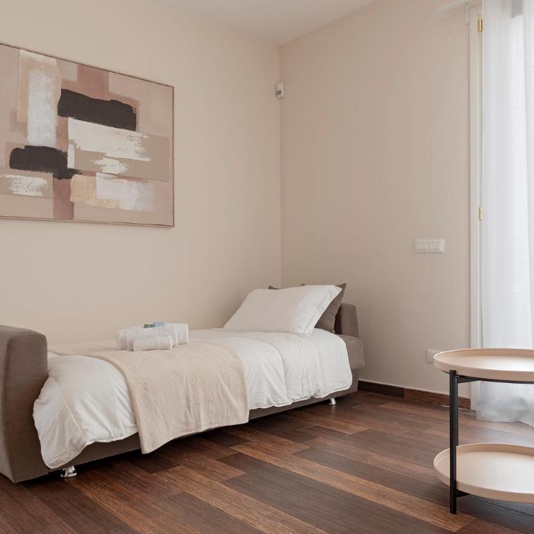 Domio - Elegante oasi con Terrazza - Two-Bedroom Apartment - 16
