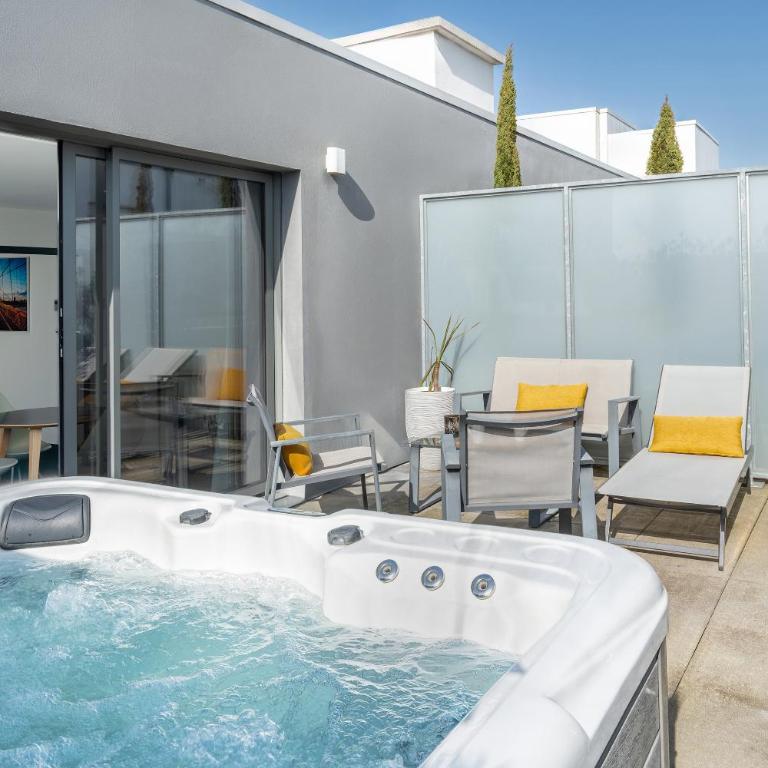 BW Plus Central Park Hotel & Spa - Suite Lit King-Size avec Baignoire d’Hydromassage et Terrasse - Non-Fumeurs - 4