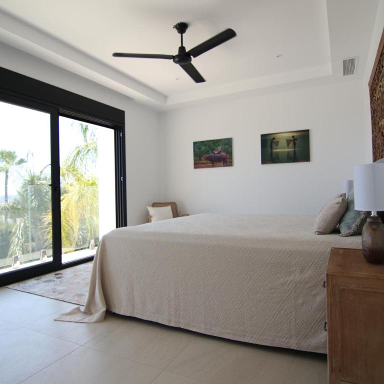 Villa with pool and stunning 180 degrees view - Villa - 46