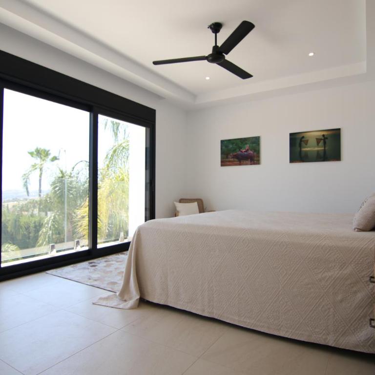 Villa with pool and stunning 180 degrees view - Villa - 47