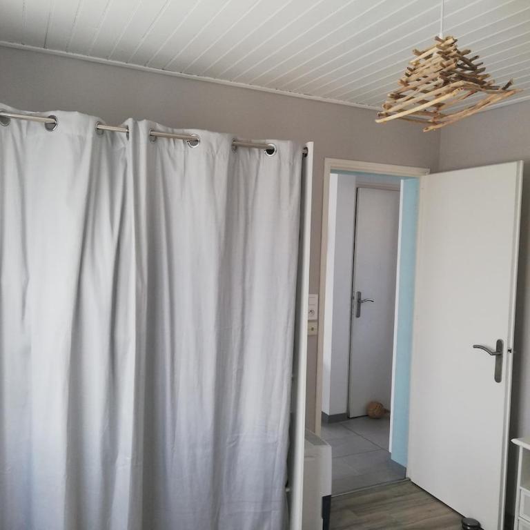 Maison 2 chambres sur terrain clos proche mer - Two-Bedroom House - 18