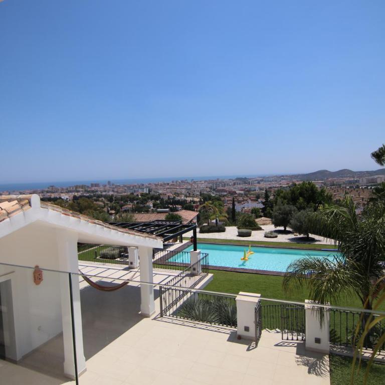 Villa with pool and stunning 180 degrees view - Villa - 7