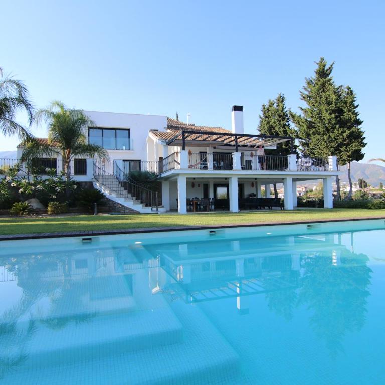Villa with pool and stunning 180 degrees view - Villa - 12