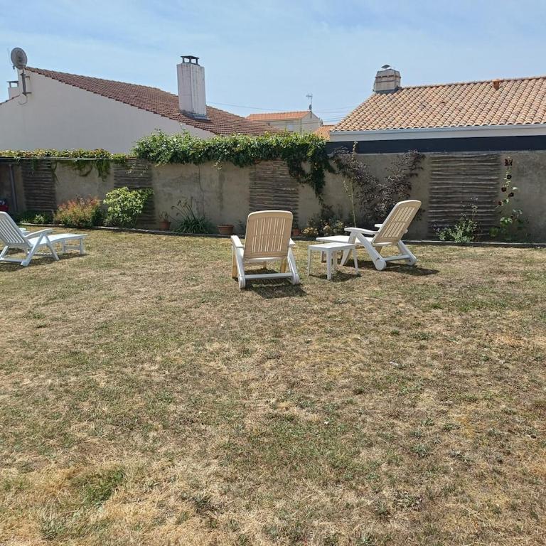 Maison 2 chambres sur terrain clos proche mer - Two-Bedroom House - 28