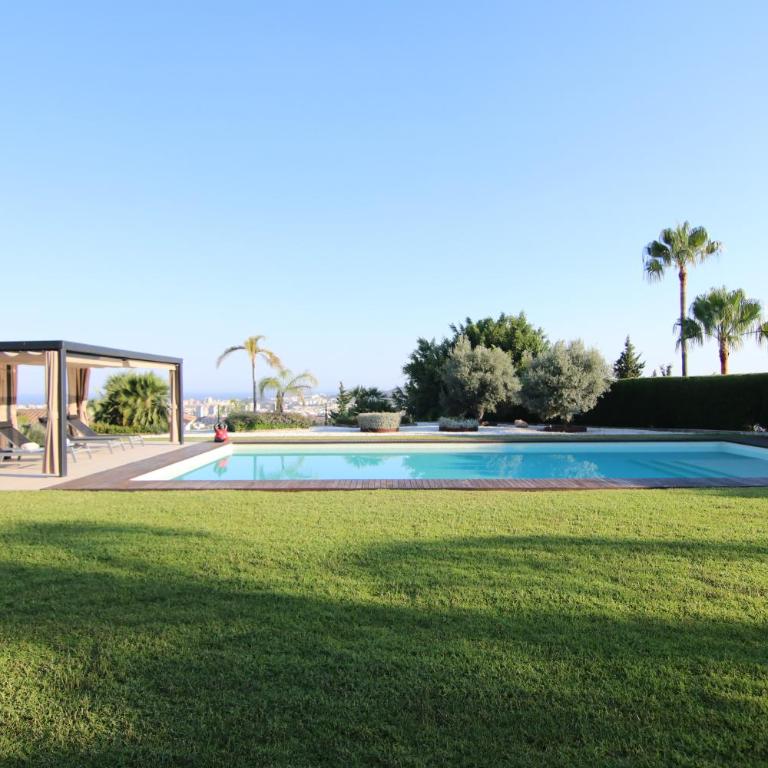 Villa with pool and stunning 180 degrees view - Villa - 9