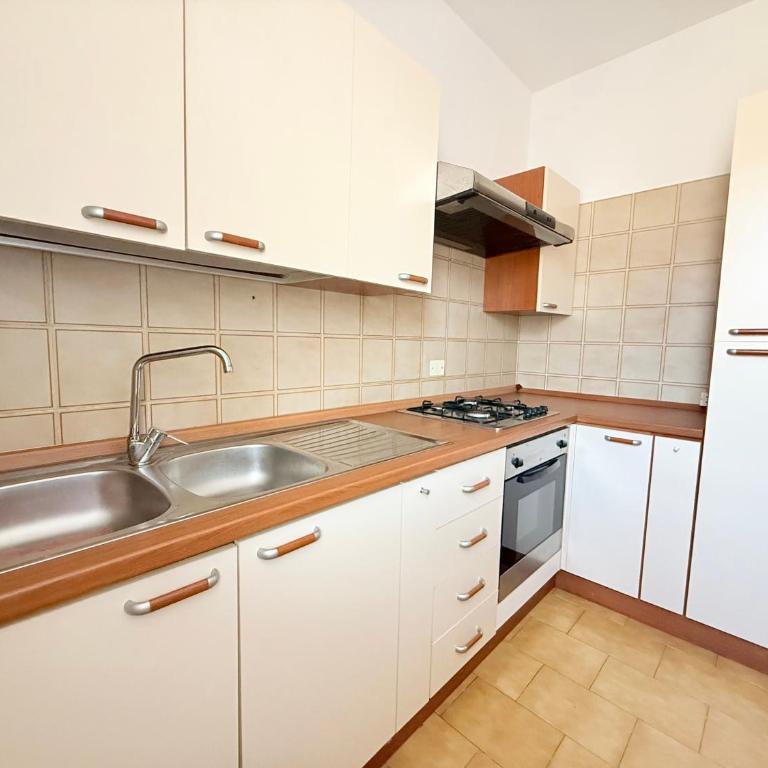 N034 - Appartamento con terrazzo a Numana - Appartamento con 2 Camere da Letto - 6