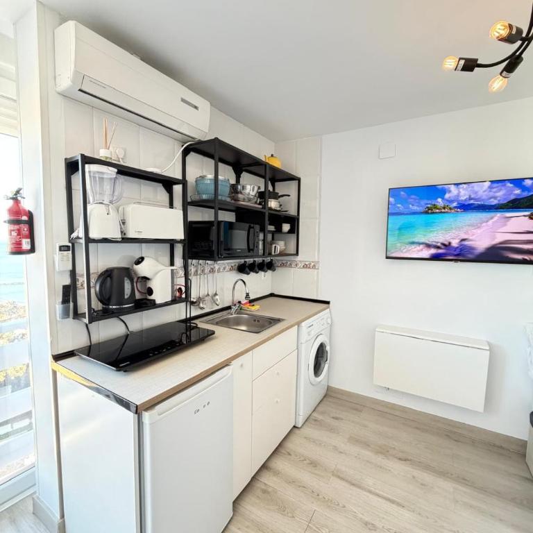 Sunny Studio With Beautifull Seaviews - Studio Apartment with One Double Bed - 4