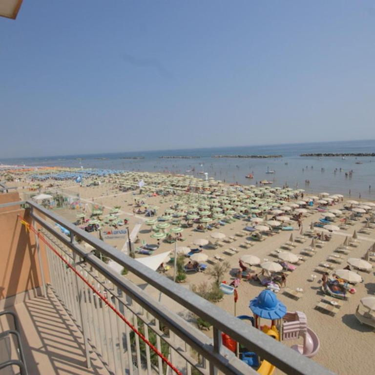 30 Trilocale fronte mare - Appartamento con 2 Camere da Letto - 1