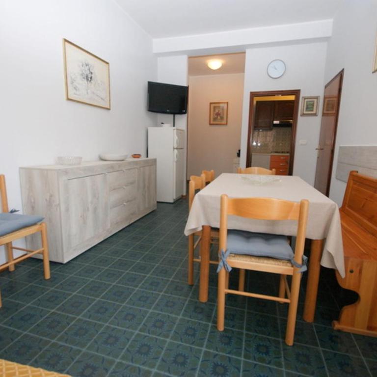 30 Trilocale fronte mare - Appartamento con 2 Camere da Letto - 2