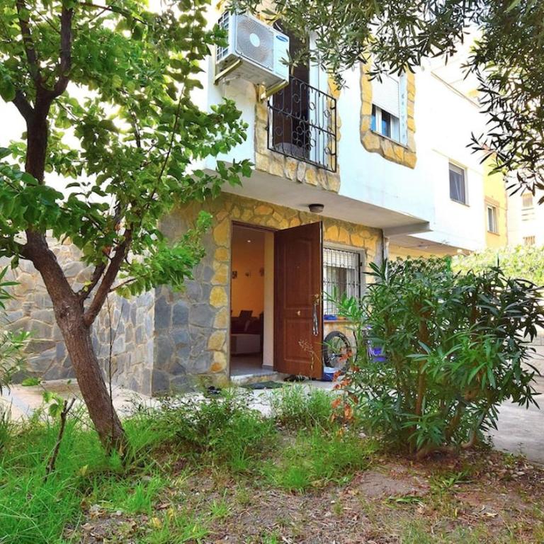Bonita casa adosada en La Pineda playa - Two-Bedroom House - 1